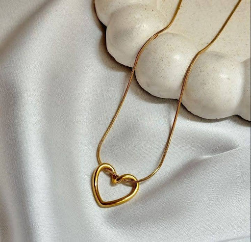 Gold Plated Heart Pendant Necklace – Stylish Women’s Jewelry in Pakistan